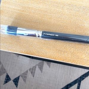 MAC 130S Makeup Brush